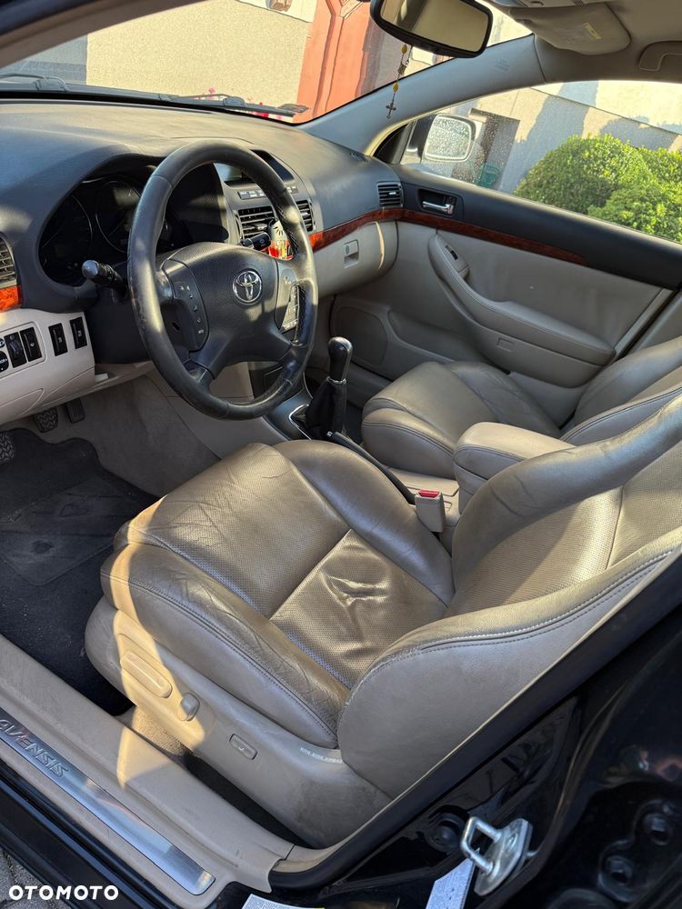 Toyota Avensis 2.0 D-4D Prestige - 4