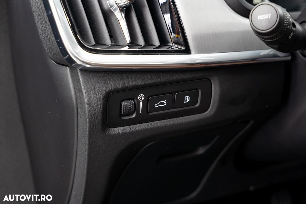 Volvo S90 T8 Twin Engine AWD Geartronic Momentum - 36