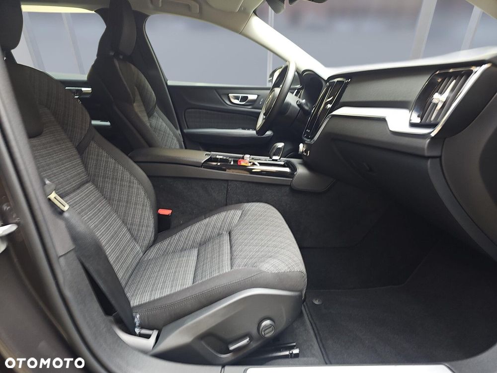 Volvo V60 T6 AWD Plug-In Hybrid Core - 6