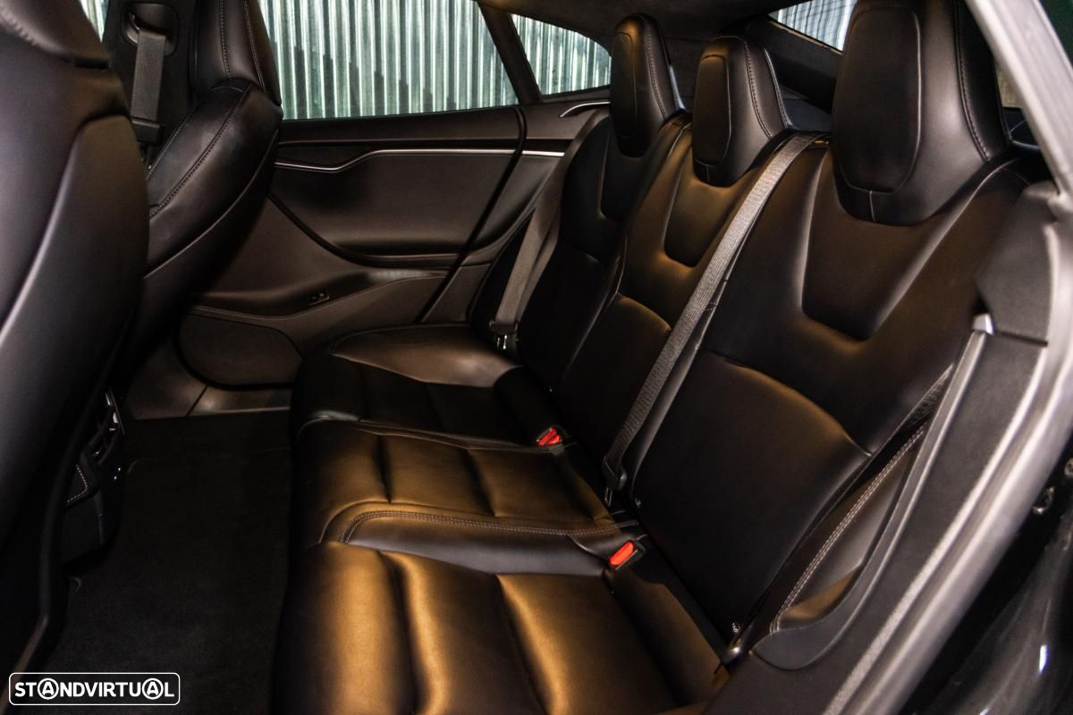 Tesla Model S - 36