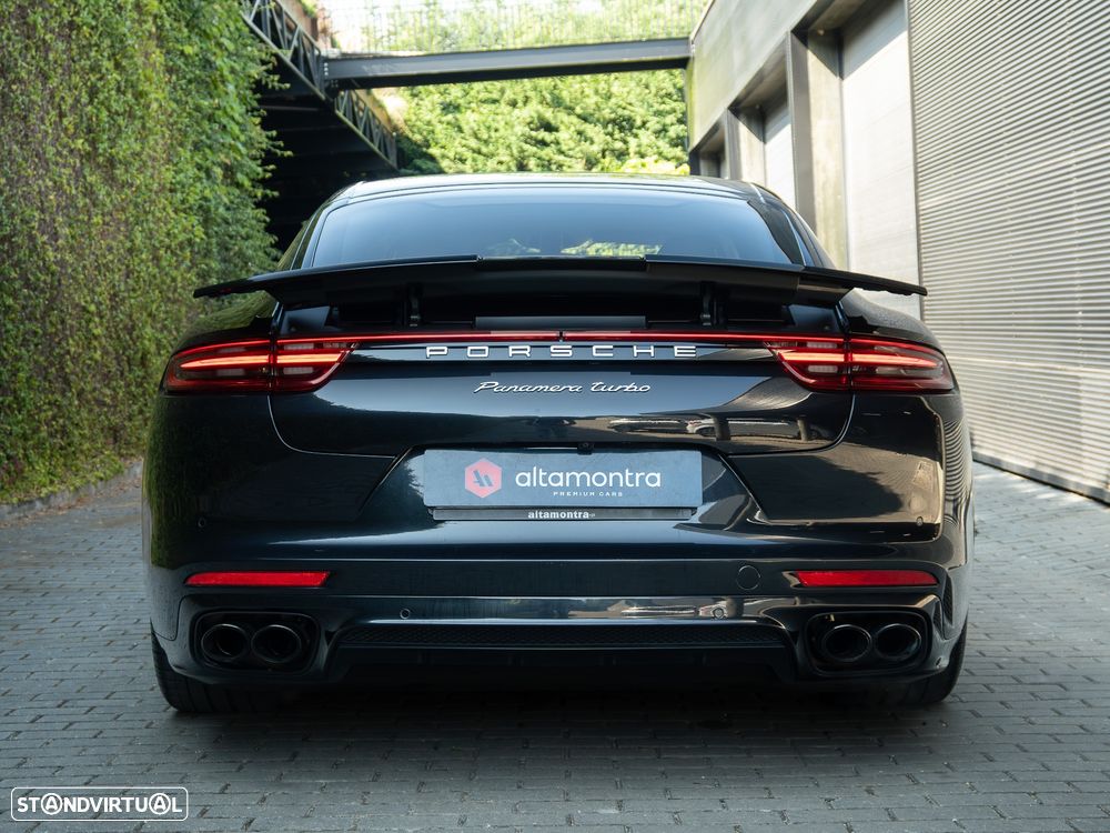 Porsche Panamera Turbo - 12