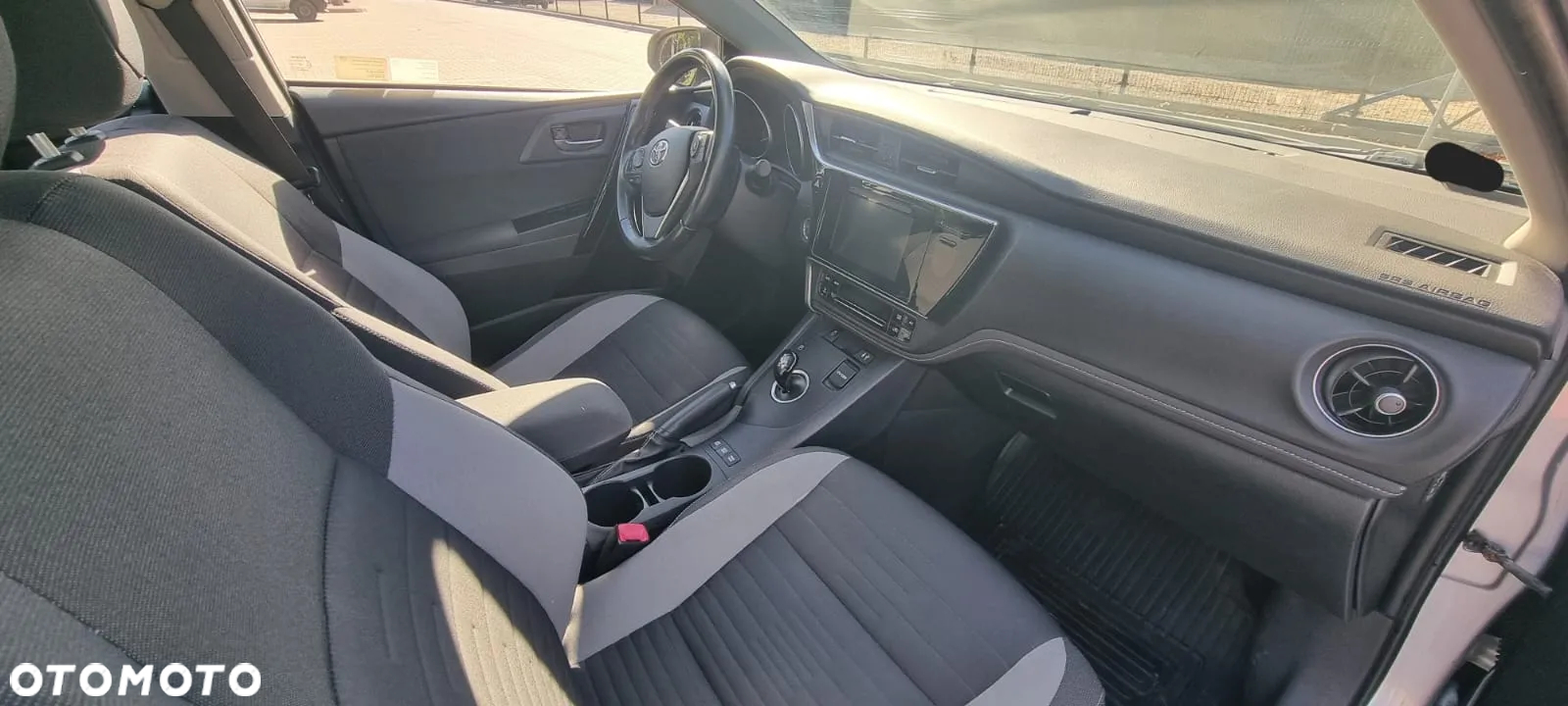 Toyota Auris - 11
