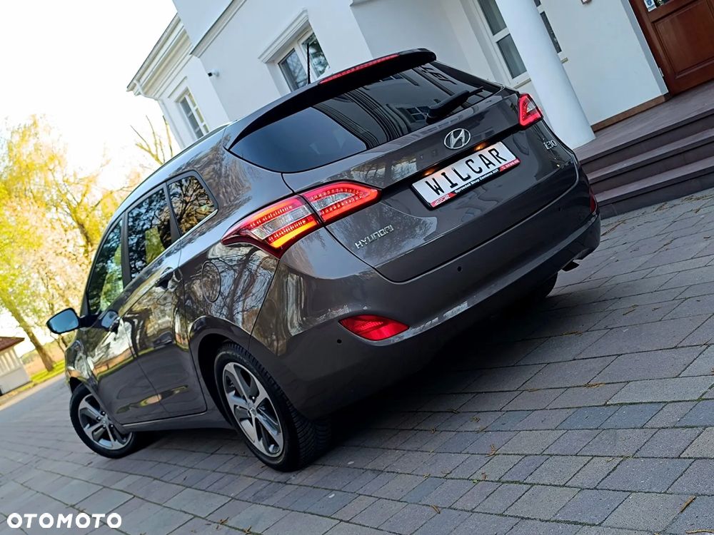 Hyundai i30 blue Kombi 1.6 CRDi Passion - 8