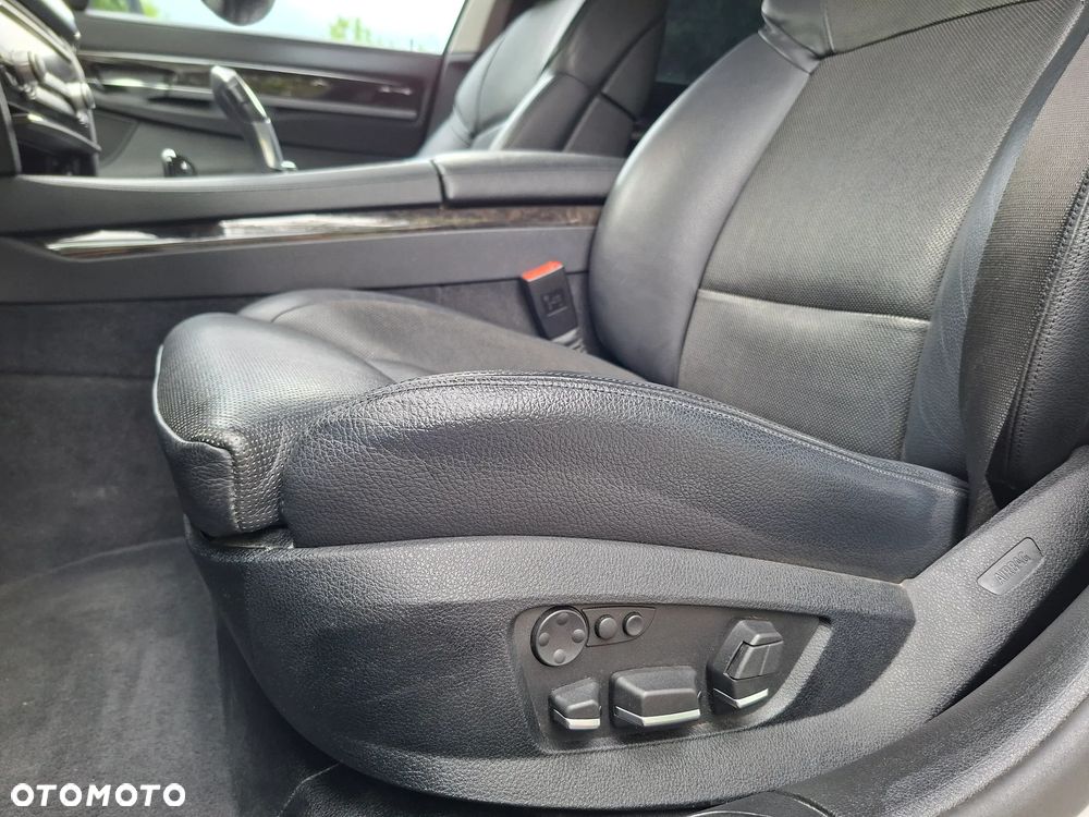 BMW Seria 7 - 12
