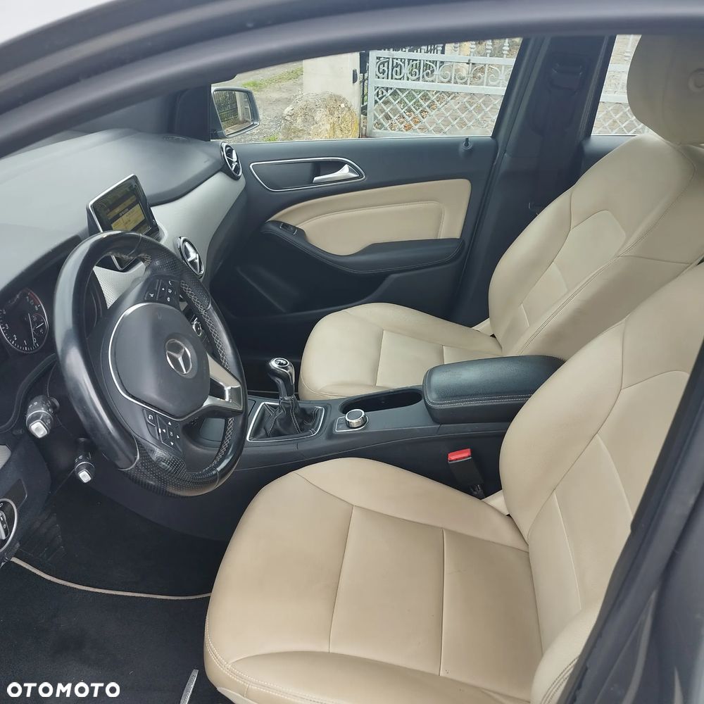 Mercedes-Benz Klasa B 180 (BlueEFFICIENCY) - 14