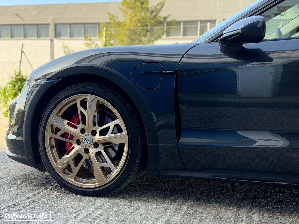 Porsche Taycan Cross Turismo 4S - 10