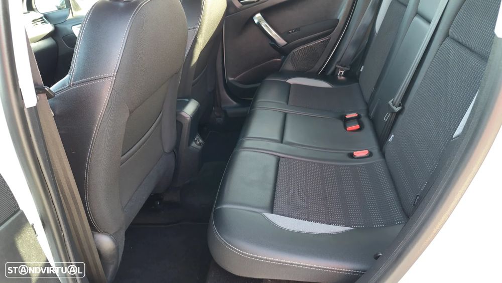 Peugeot 2008 1.6 e-HDi Allure - 9