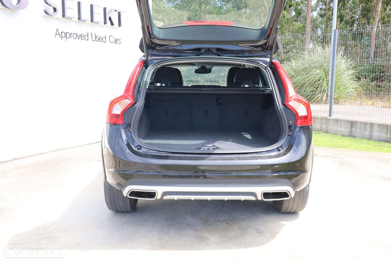 Volvo V60 Cross Country 2.0 D3 Plus - 4