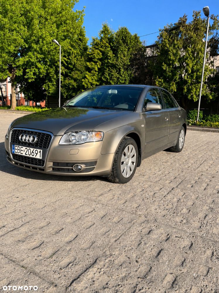 Audi A4 Limousine - 1
