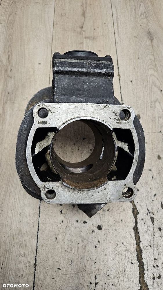 Oryginalny cylinder Yamaha IT465  4V400 - 11