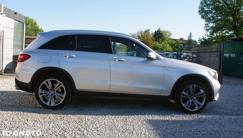 Mercedes-Benz GLC 300 4Matic 9G-TRONIC AMG Line - 5