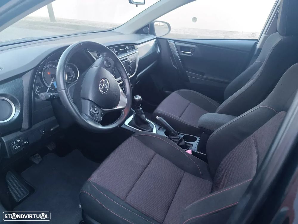 Toyota Auris Touring Sports 1.4 D-4D Comfort+Pack Sport - 2