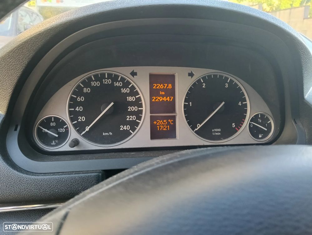 Mercedes-Benz B 180 CDi Autotronic - 15