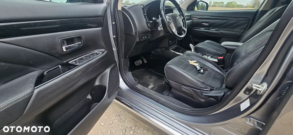 Mitsubishi Outlander - 9