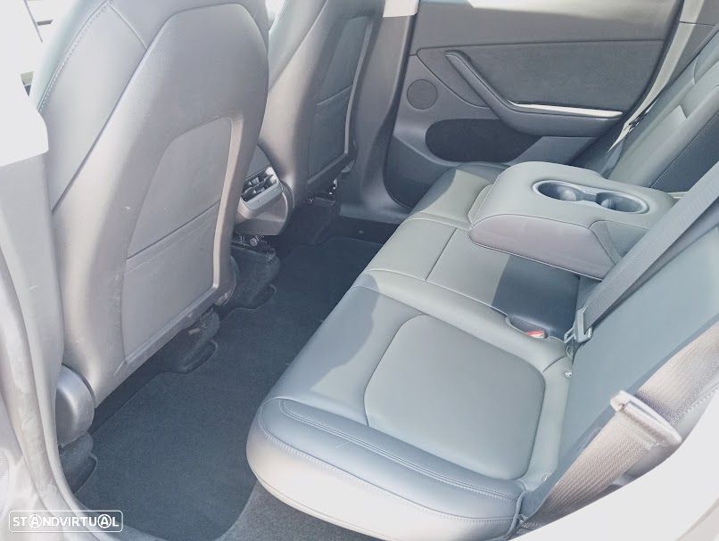 Tesla Model Y Long Range Dual Motor AWD - 9