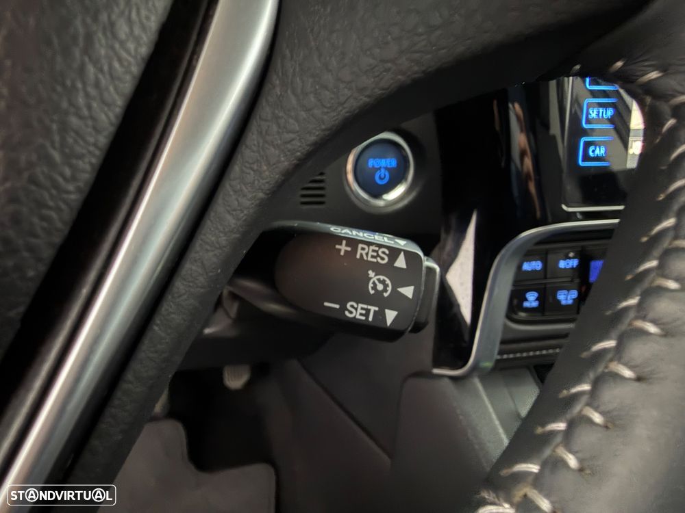 Toyota Auris Touring Sports 1.8 HSD Comfort+P.Sport - 26