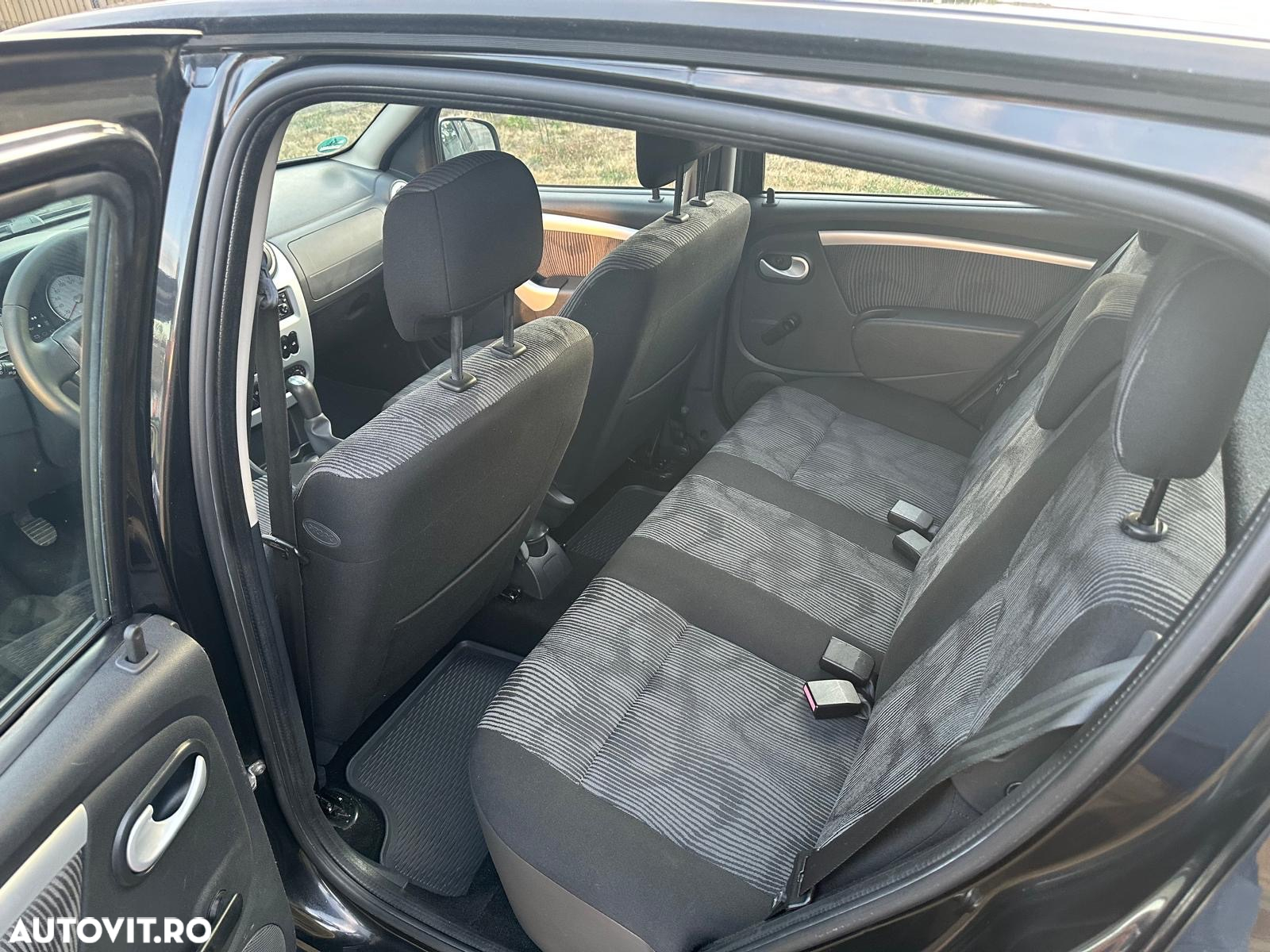 Dacia Sandero 1.6 MPI Stepway - 9