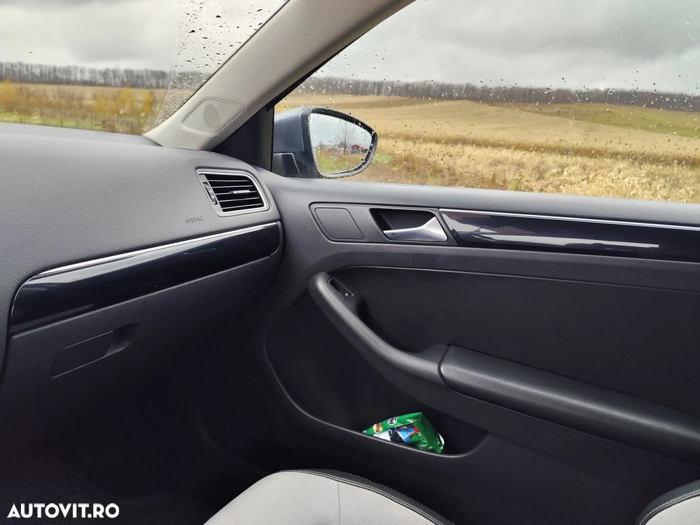 Volkswagen Jetta 2.0 TDI Comfortline - 5