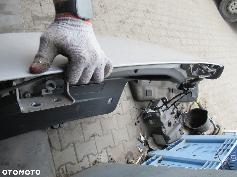 JAGUAR E -PACE tył klapa LIB - 7
