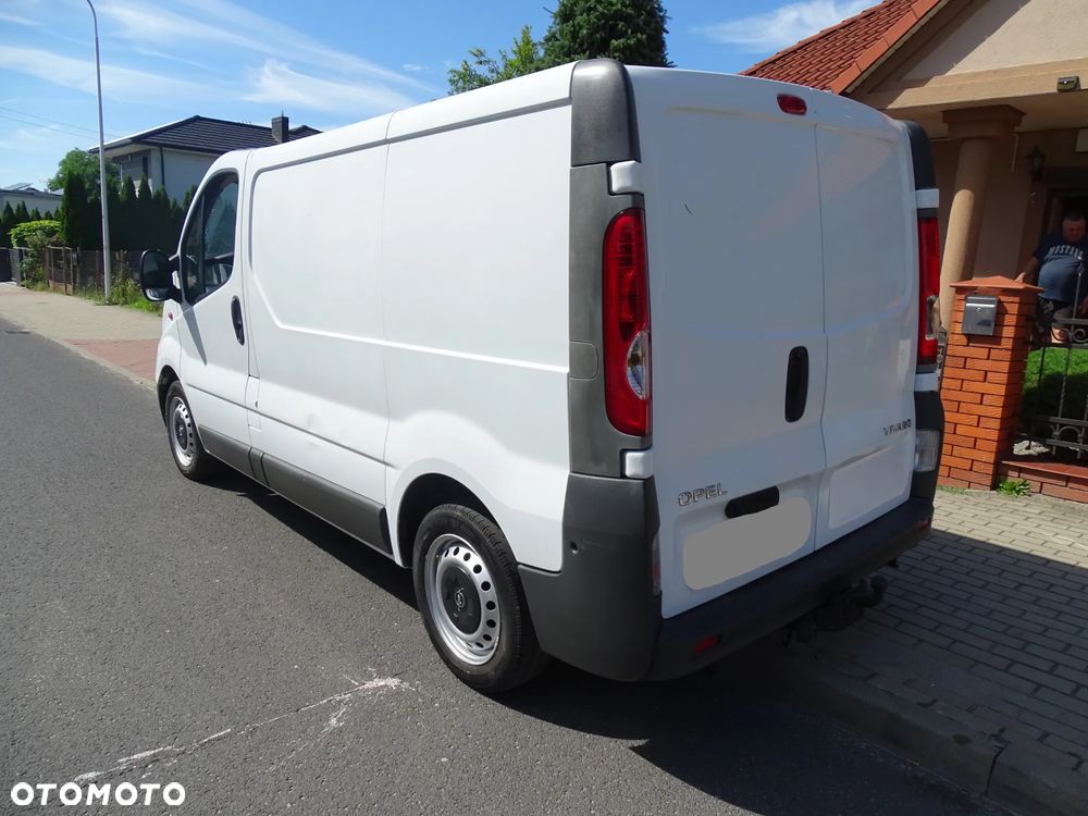 Opel Vivaro 2,0 DTI -90 KONI ,Klimatyzacja ,L1 H1 ,HAK, Zarejestrowany ,Paka długa 2,40m - 3