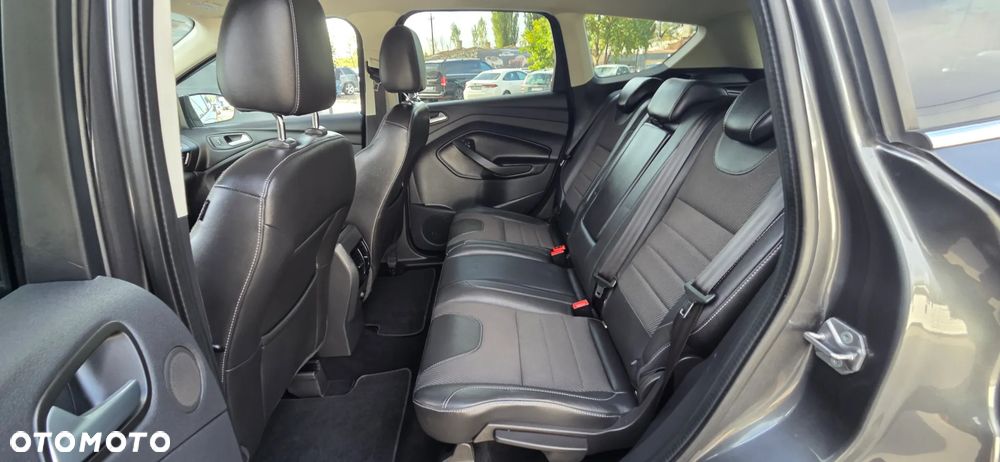 Ford Kuga 1.5 EcoBoost 2x4 Titanium - 35