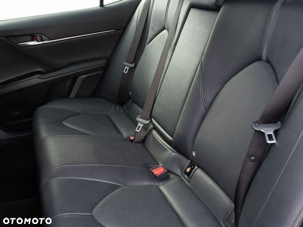 Toyota Camry - 25