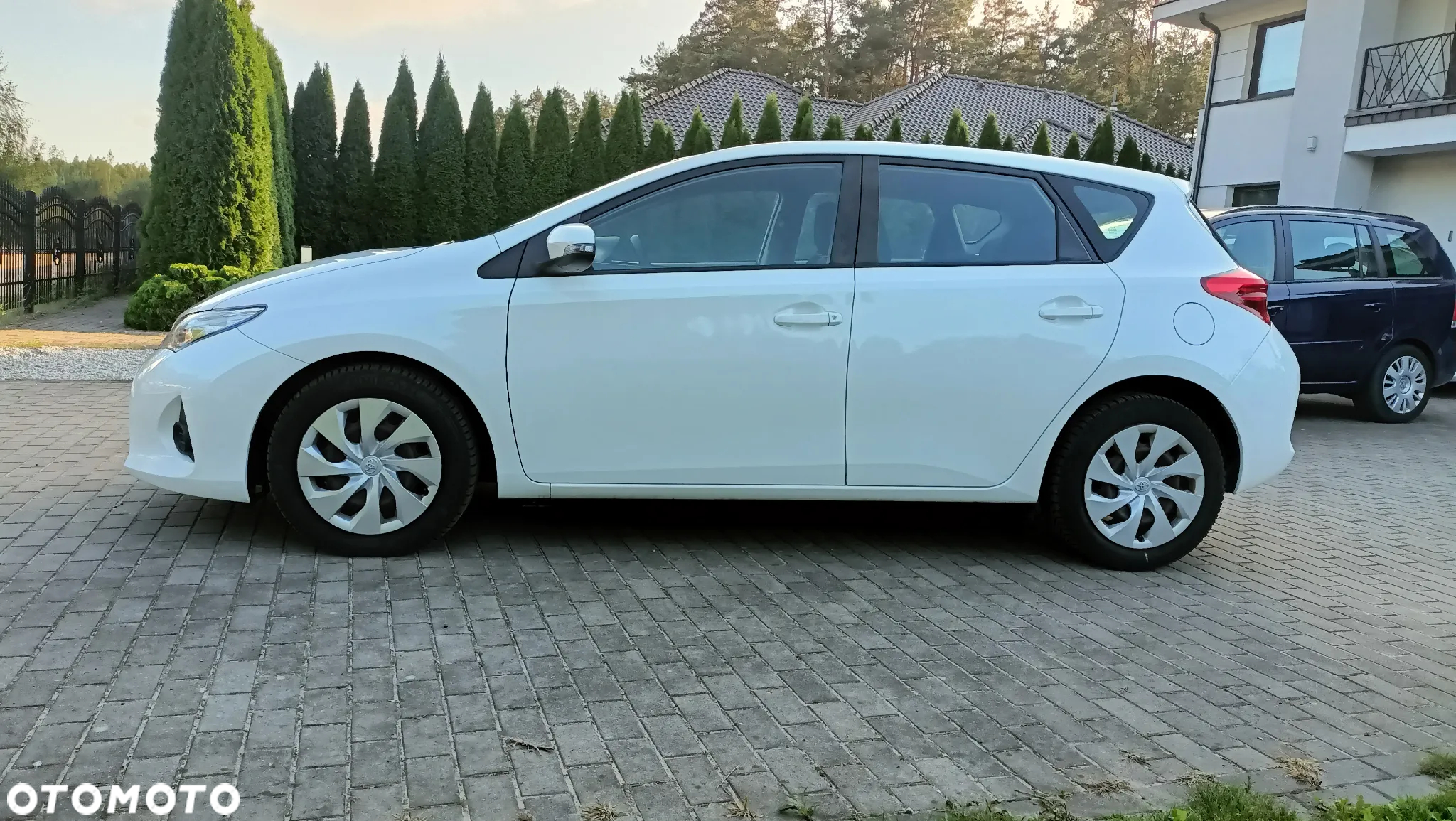 Toyota Auris 1.33 VVT-i Active - 4