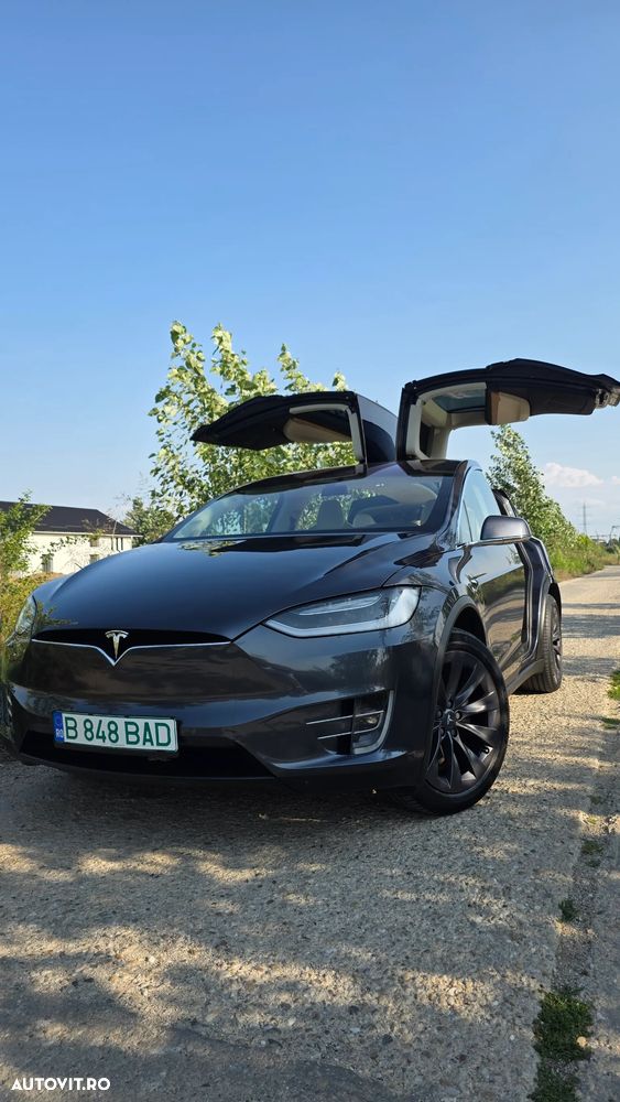 Tesla Model X - 21