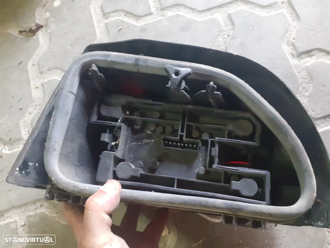 Farol tras lado passageiro renault clio - 2