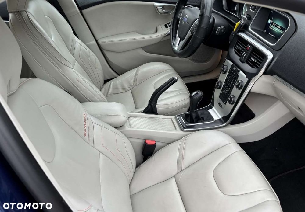 Volvo V40 Cross Country - 13