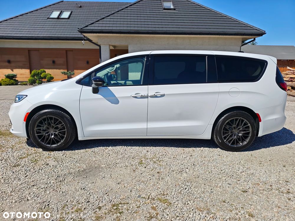 Chrysler Pacifica - 2
