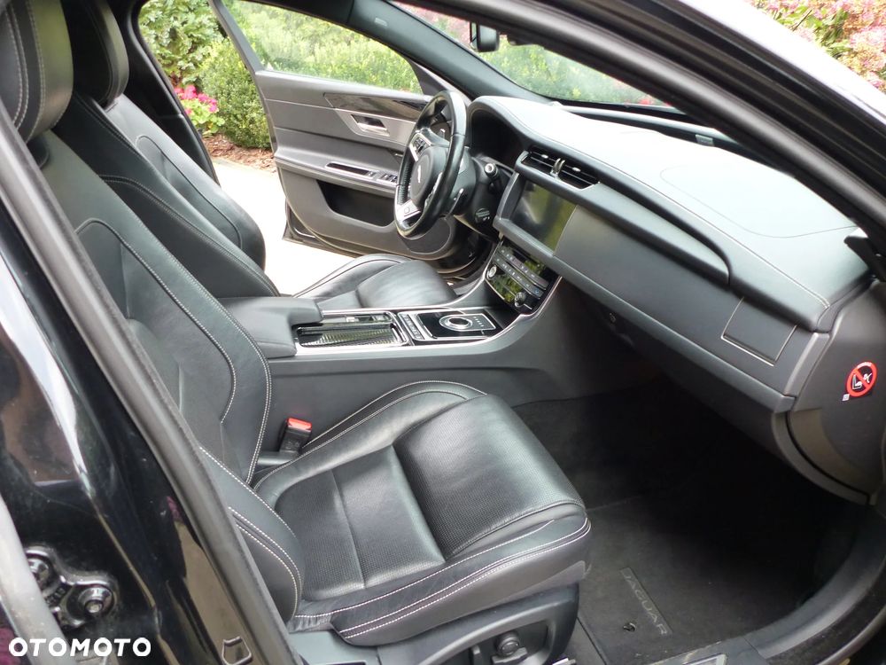 Jaguar XF 2.0 i4D R-Sport - 18