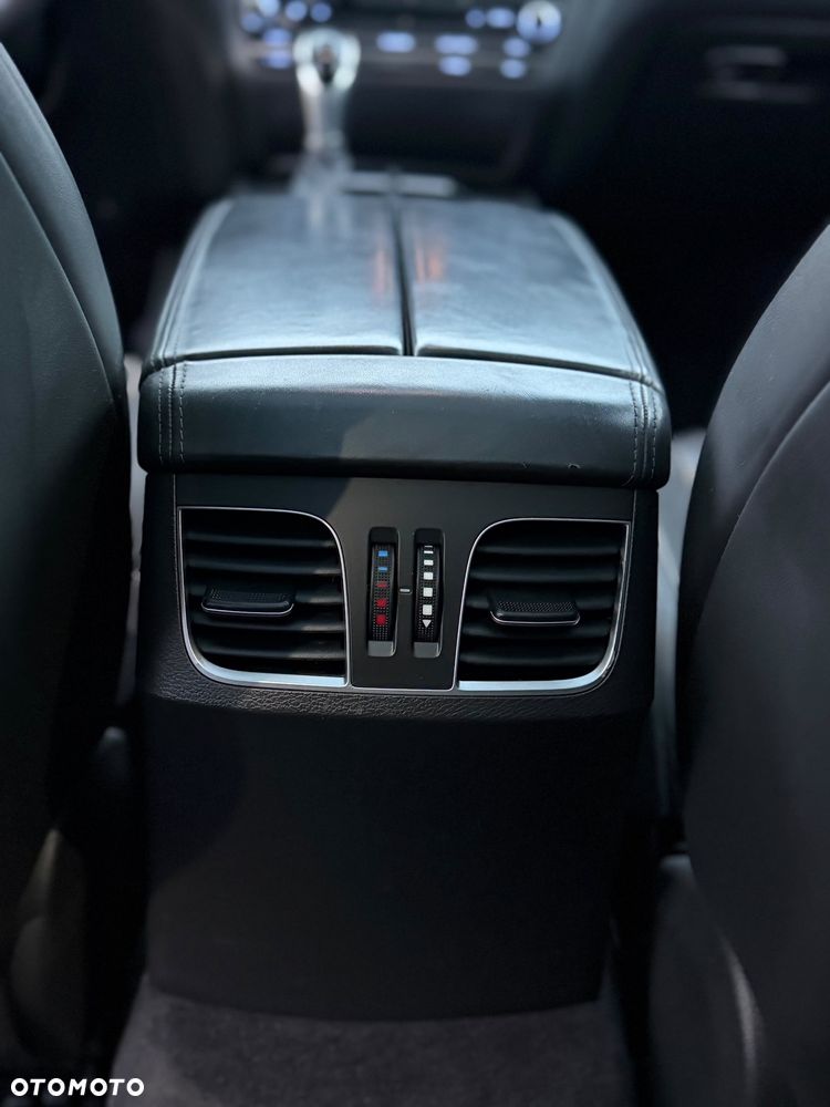 Hyundai Genesis - 8
