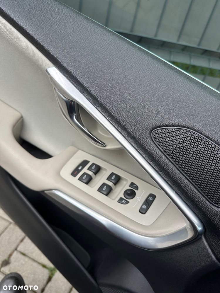 Volvo V40 D3 Momentum - 32