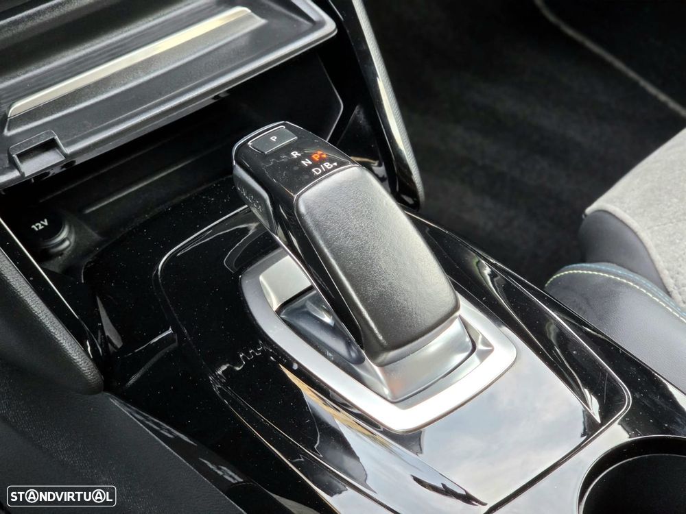Peugeot e-2008 50 kWh GT - 52