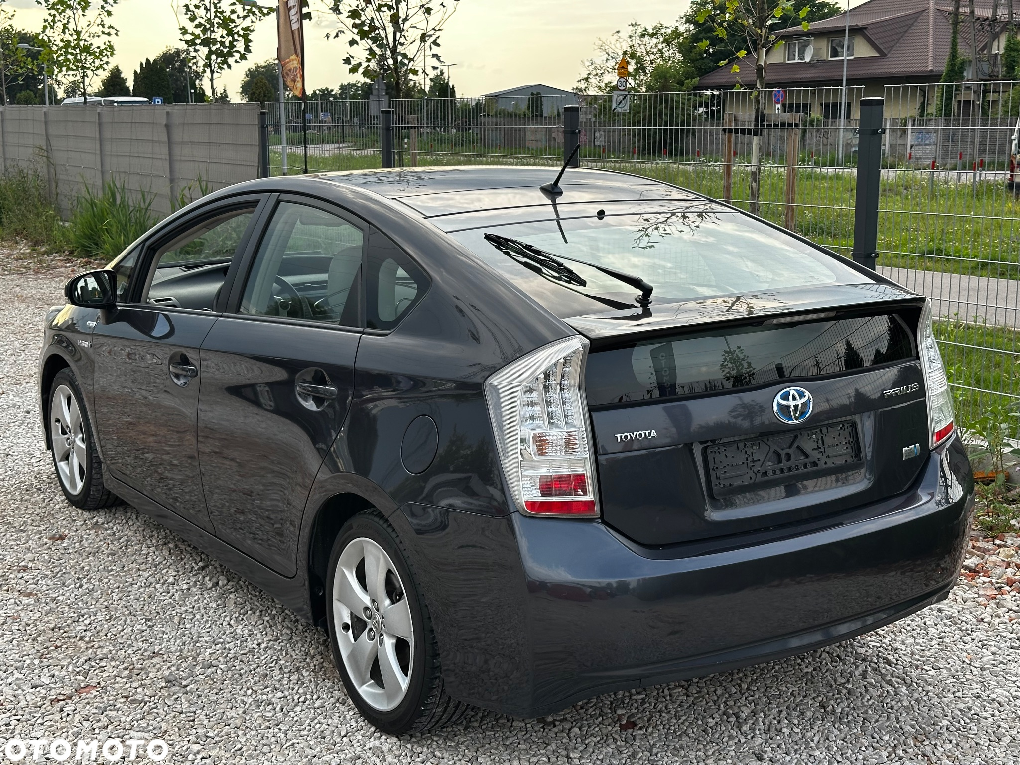 Toyota Prius (Hybrid) Executive - 6