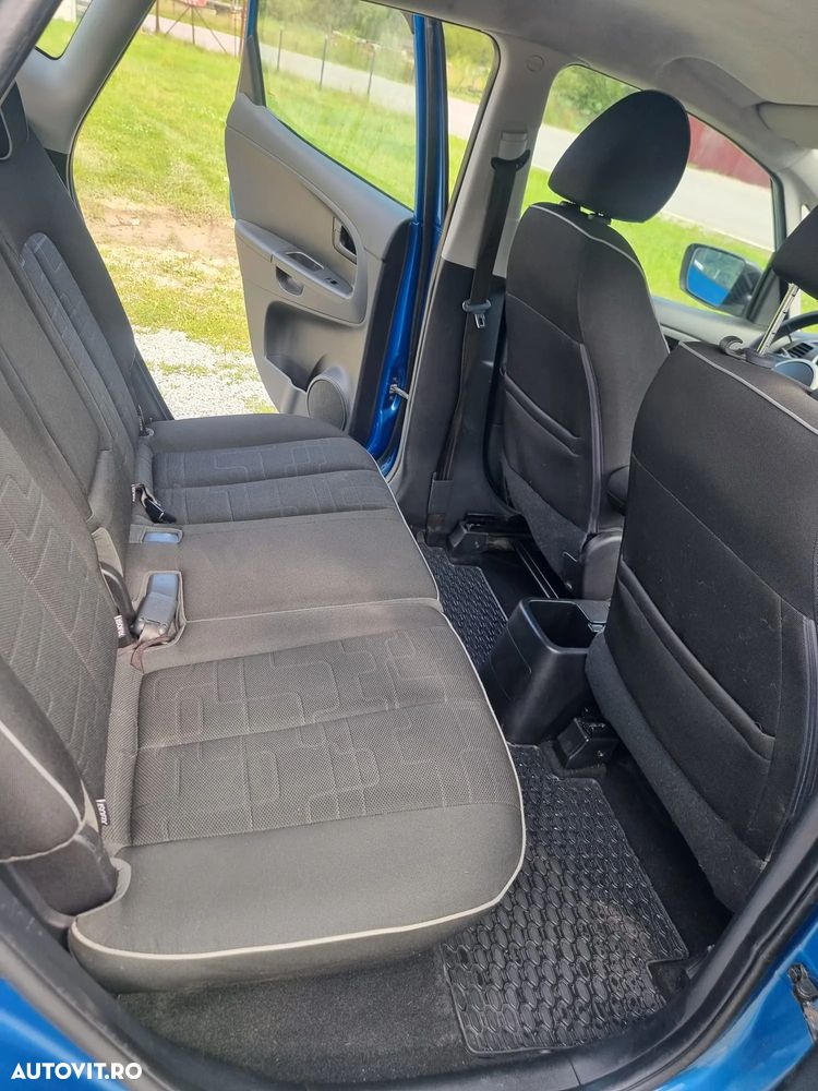Kia Venga - 4