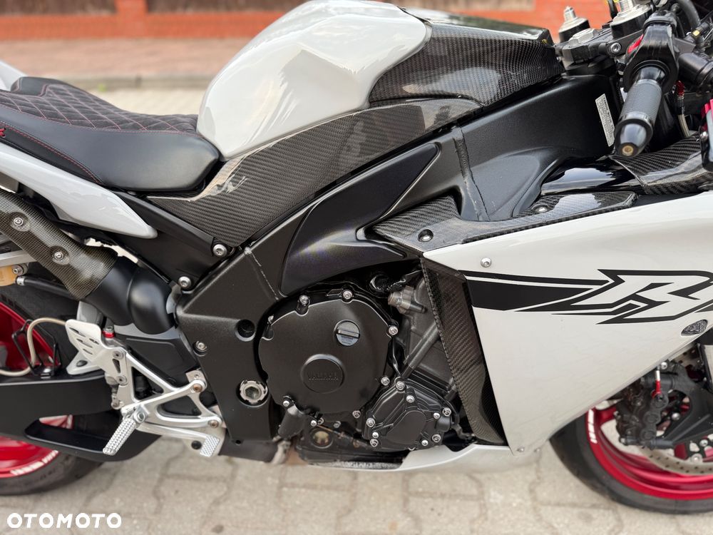 Yamaha R1 - 9