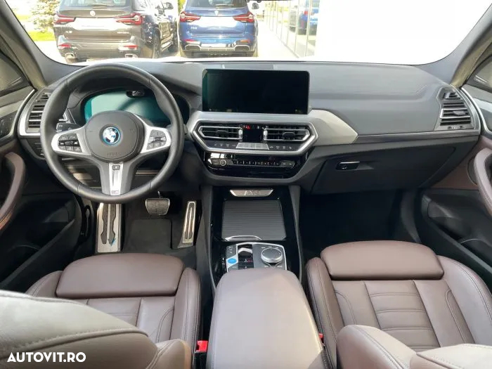 BMW iX3 - 10