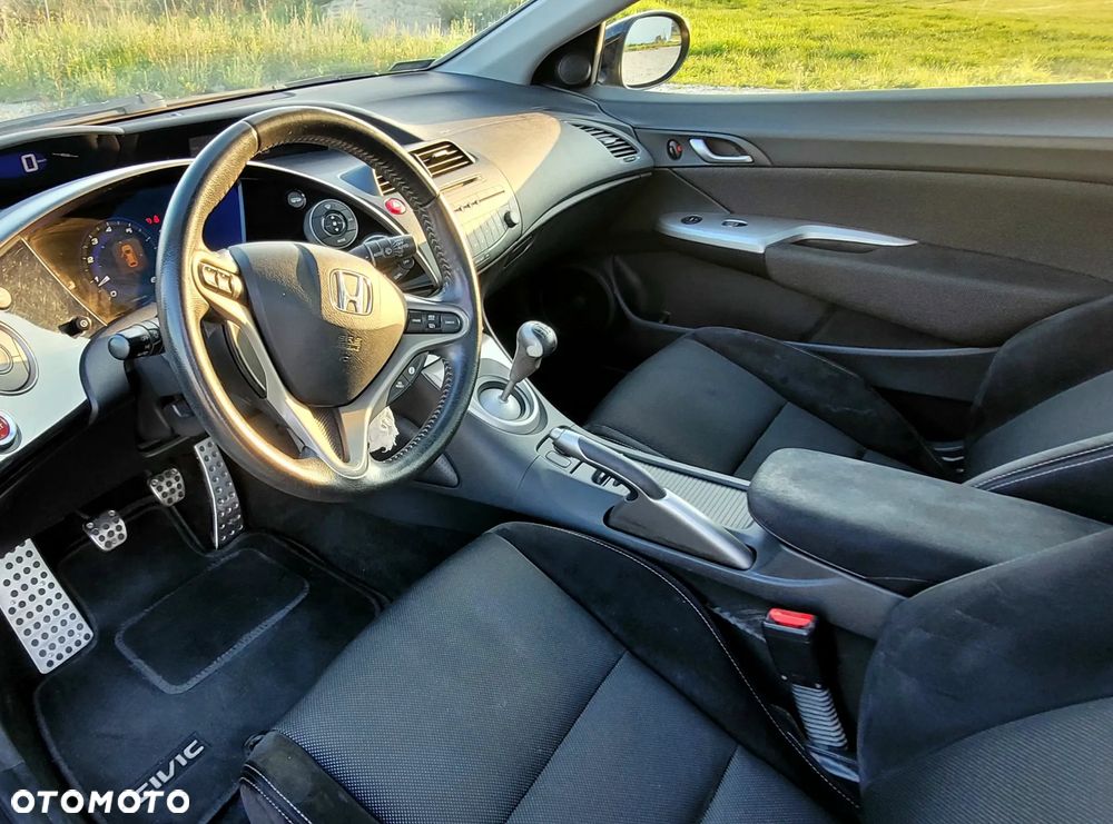 Honda Civic 1.8 LX Coupe - 3