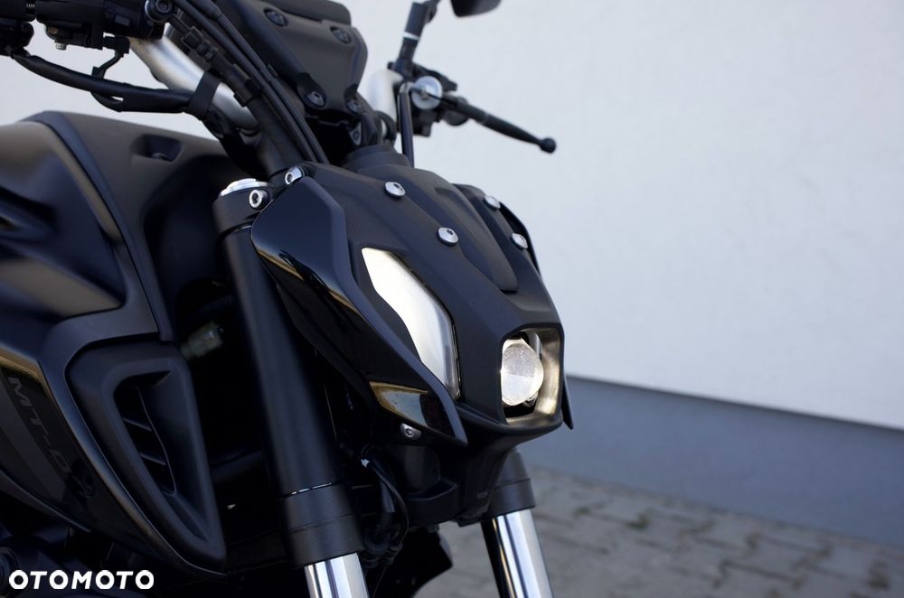 Yamaha MT - 27