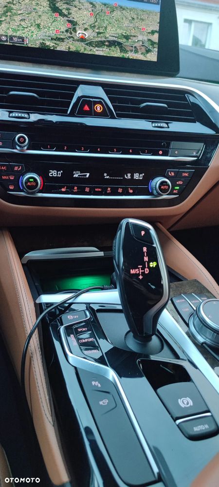 BMW Seria 5 M550i xDrive sport - 17