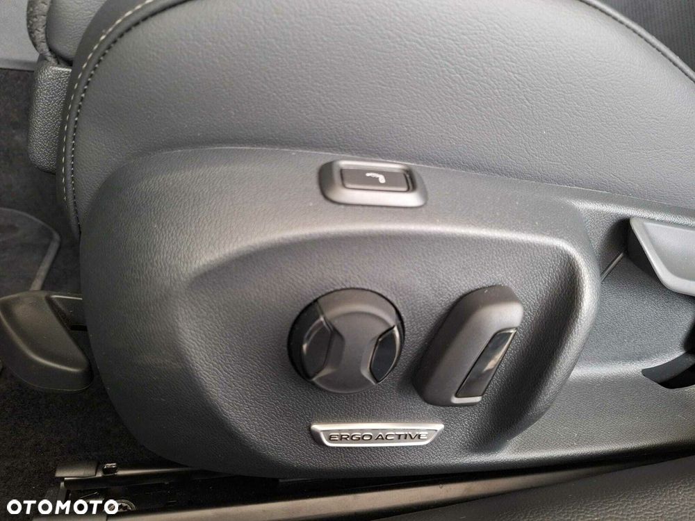 Volkswagen Passat - 13