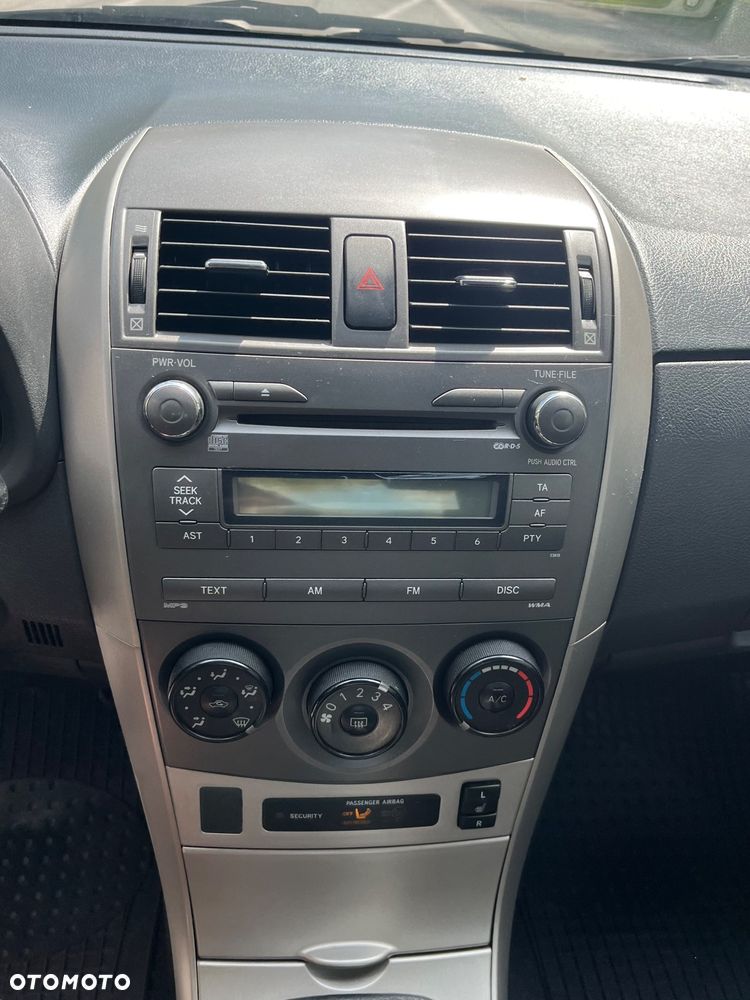Toyota Corolla 1.6 VVT-i Luna - 2