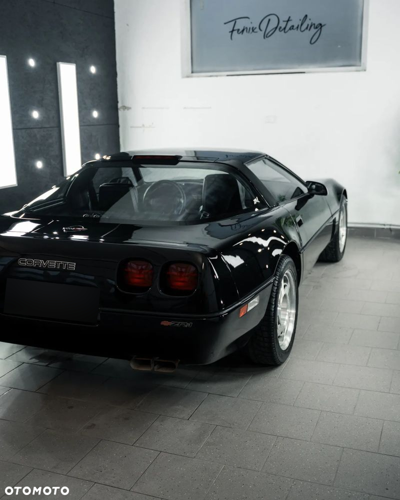 Chevrolet Corvette - 9