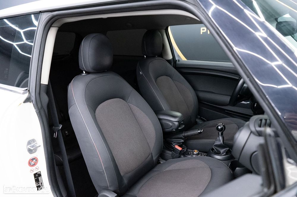 MINI 3 Portas Cooper D - 40