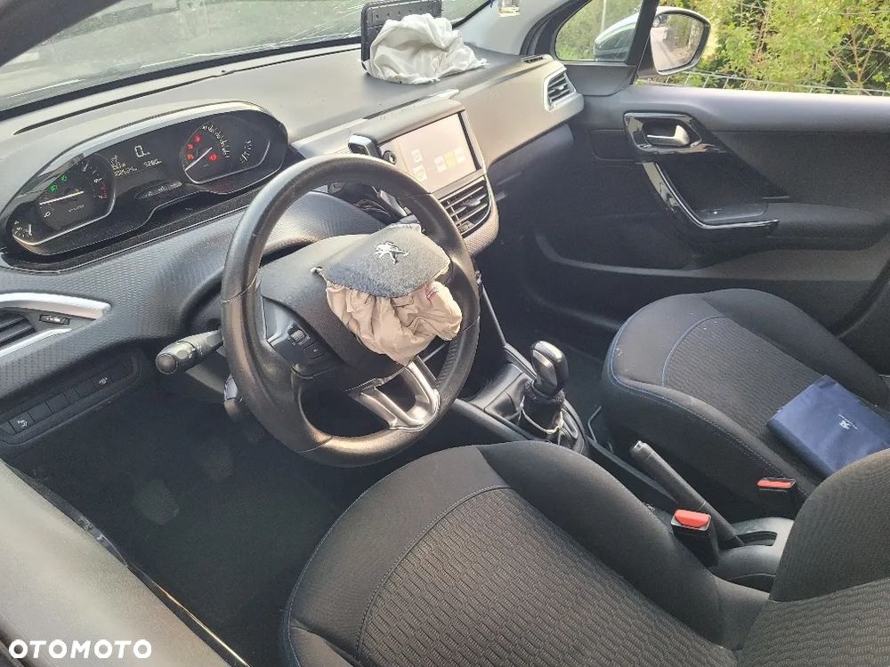 Peugeot 208 1.2 PureTech Style - 5