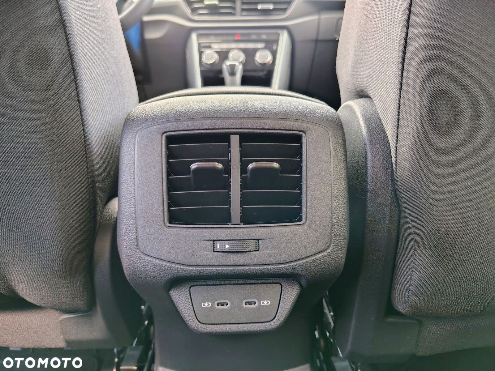 Volkswagen T-Roc - 13