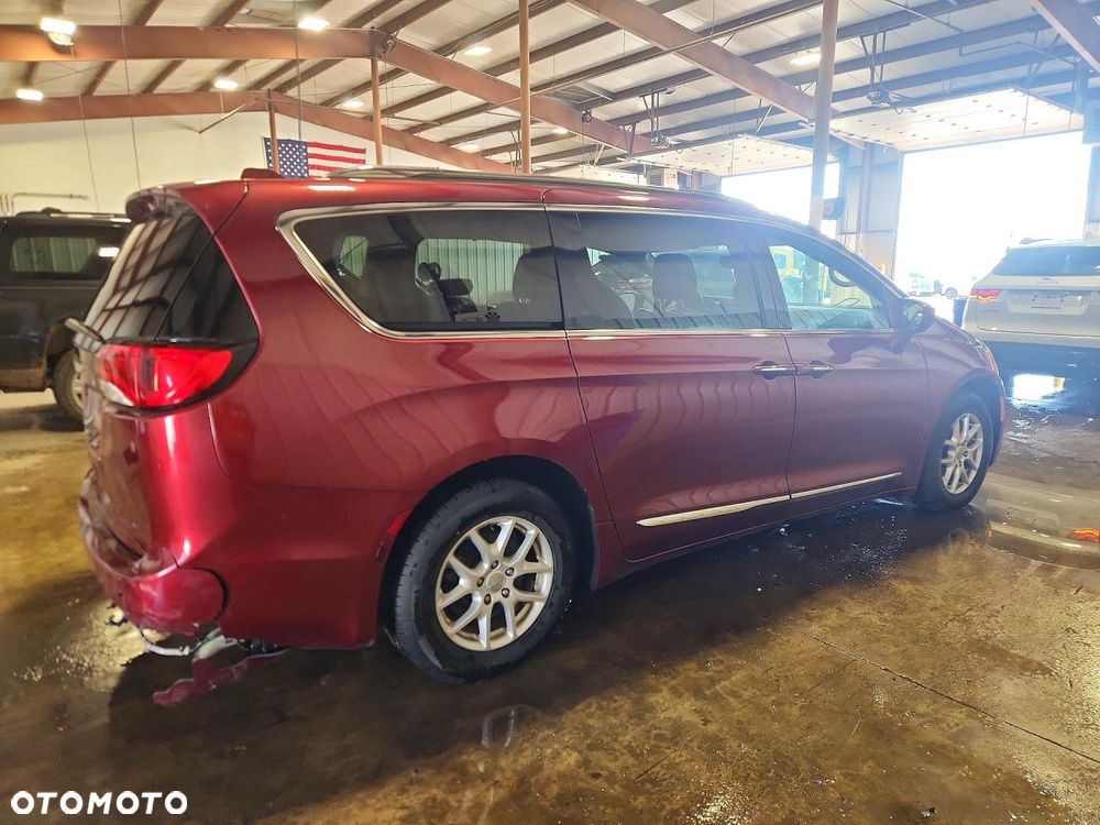 Chrysler Pacifica - 4