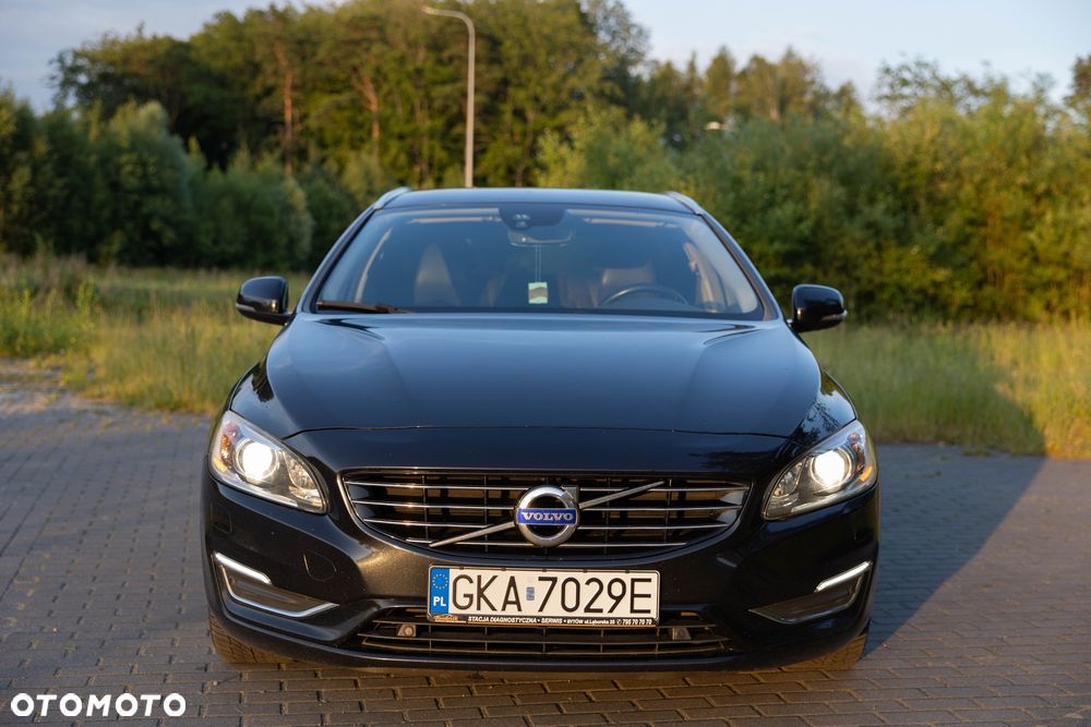 Volvo V60 D6 AWD Plug-in Hybrid Summum - 3
